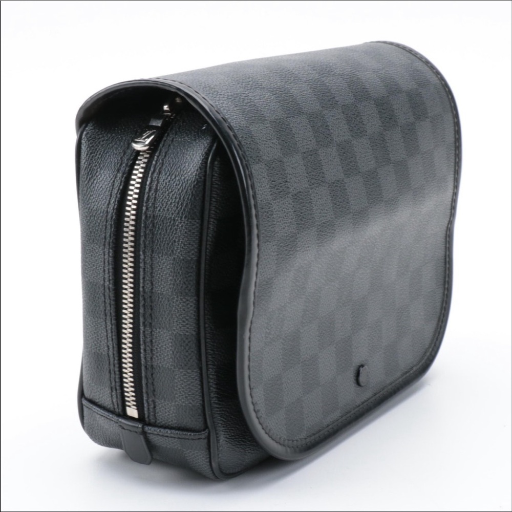 Louis Vuitton Case - Picture 10 of 15